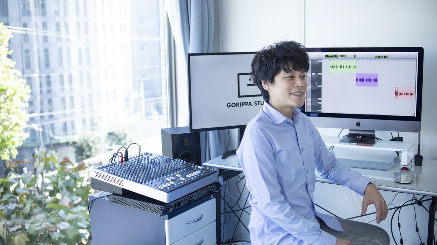 ごりっぱスタジオの打ち合わせをする山上トモ