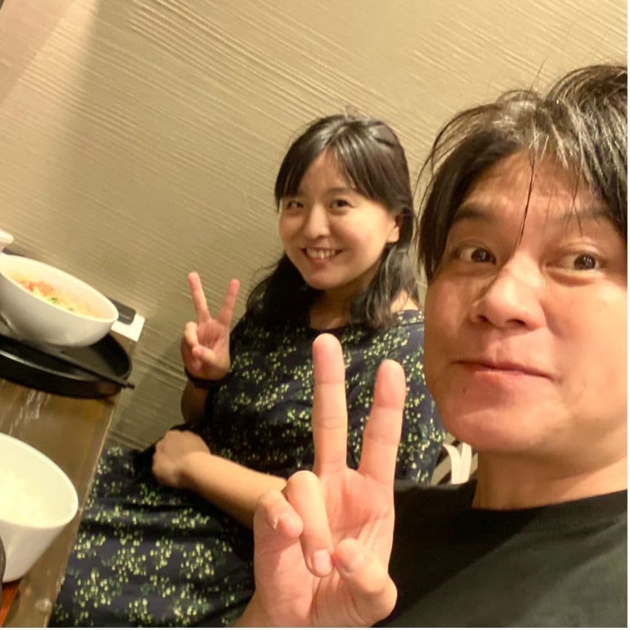 仙台で活動するナレーター武藤槇子さんとごりっぱスタジオの記念写真