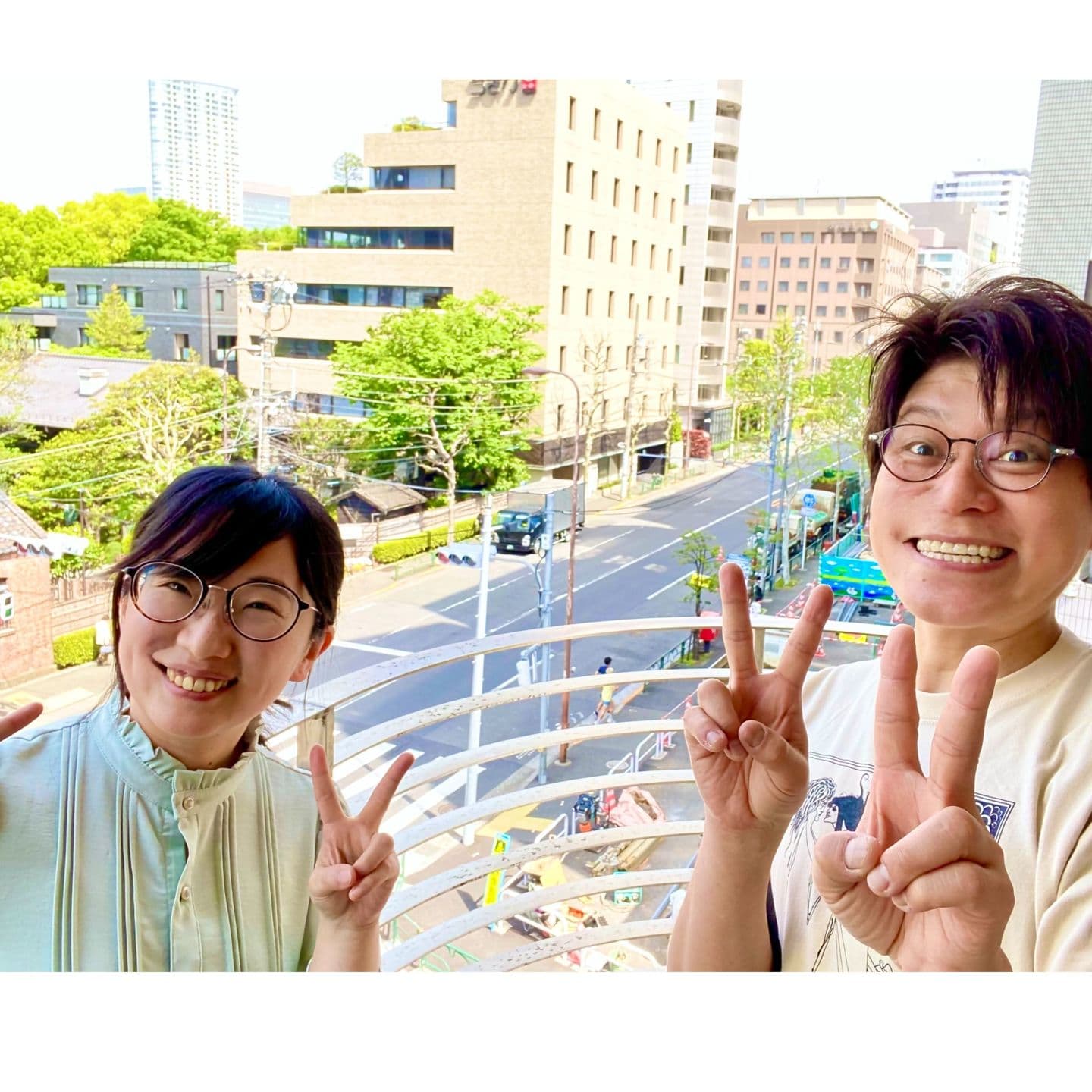 大阪で活動するナレーター小林知世さんとの記念写真